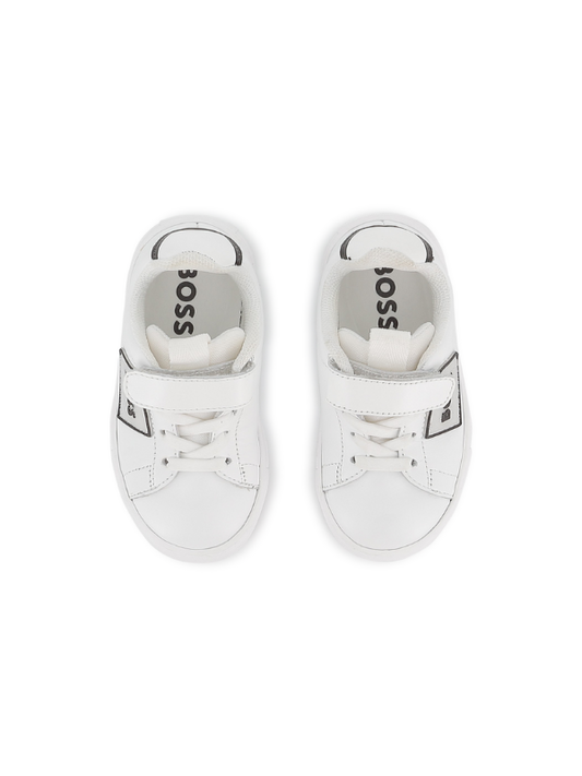 BASKETS EN CUIR DE VACHETTE