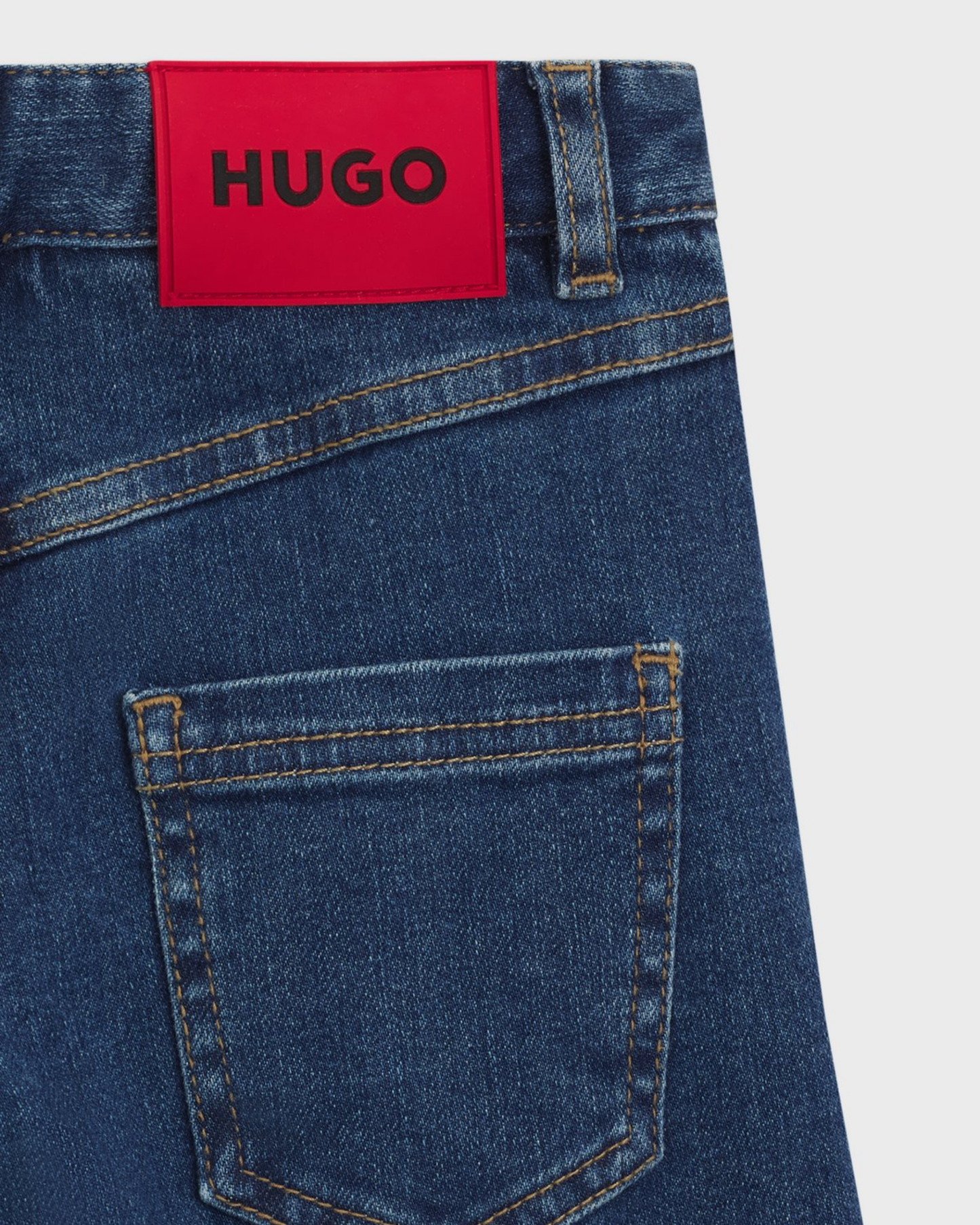 JEAN HUGO FILLE – STYLE DENIM MODERNE