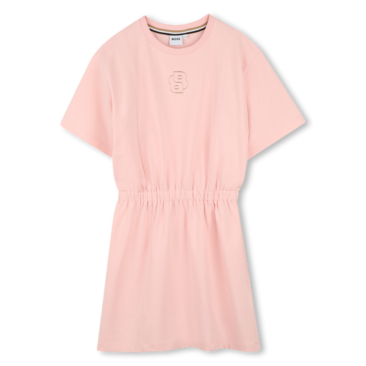 Robe rose cintrée à la taille
