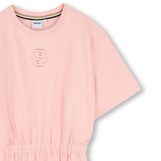 Robe rose cintrée à la taille